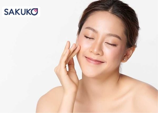 Quy trình chăm sóc da với toner, kem dưỡng chuẩn khoa học