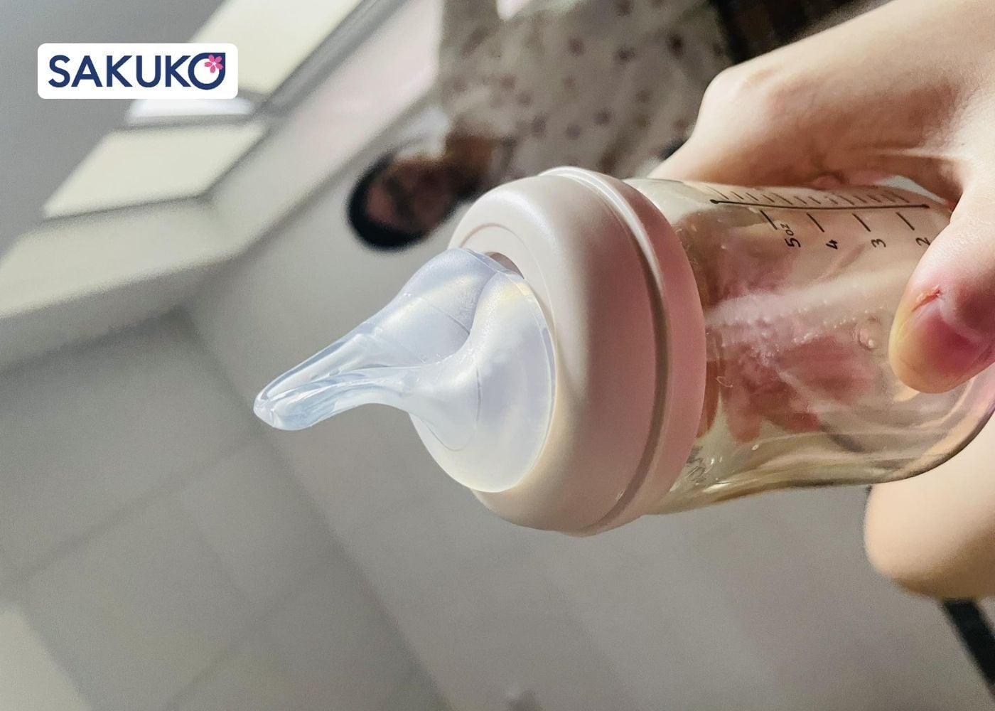 Tại sao bé bú bình bị móp núm? Trường hợp móp núm phải đổi