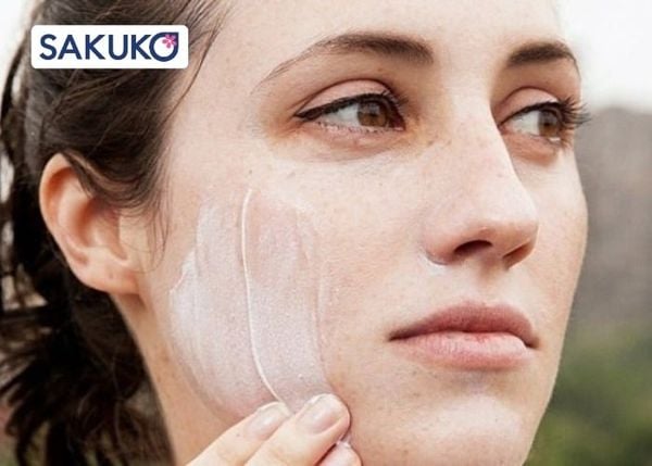 Cách bôi kem chống nắng đối với da dầu hoặc da đang bị bí bách
