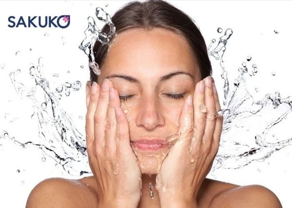 Thoa toner có cần rửa mặt lại không?