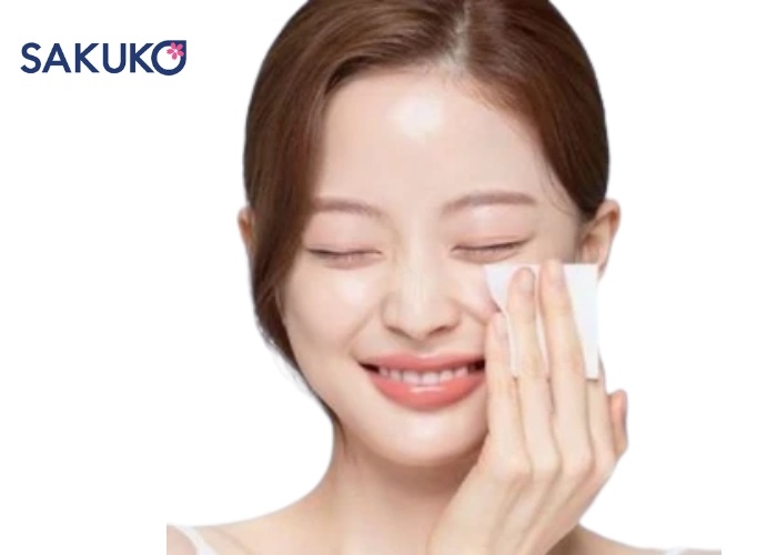 Hết nước tẩy trang thì dùng gì thay thế?