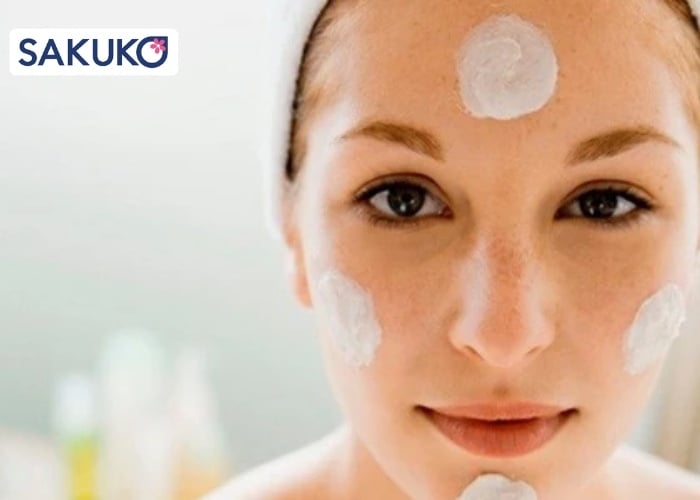 Tẩy trang bằng kem dưỡng ẩm