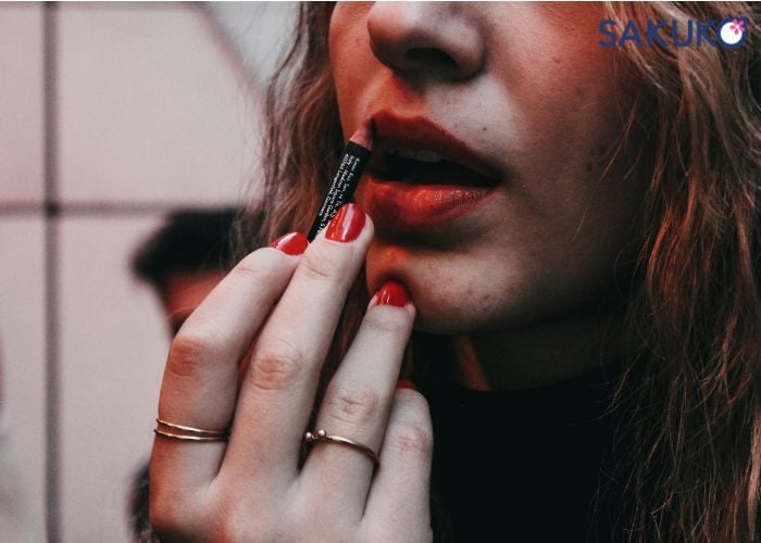 Những lưu ý quan trọng khi chăm sóc môi sau phun