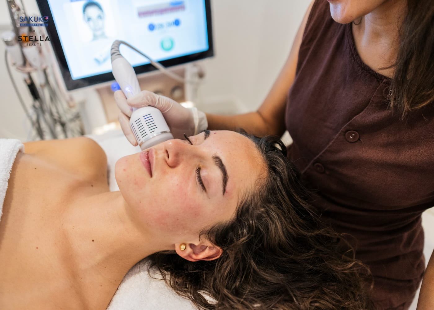 Làm liệu trình căng da tại Bệnh viện/Clinic rồi thì có cần máy nâng cơ ở nhà không?