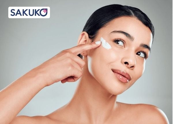 Bôi kem chống nắng chồng lên da bẩn