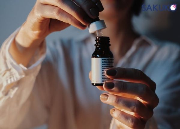 Bôi retinol trước hay sau serum tùy thuộc vào sức khỏe của làn da