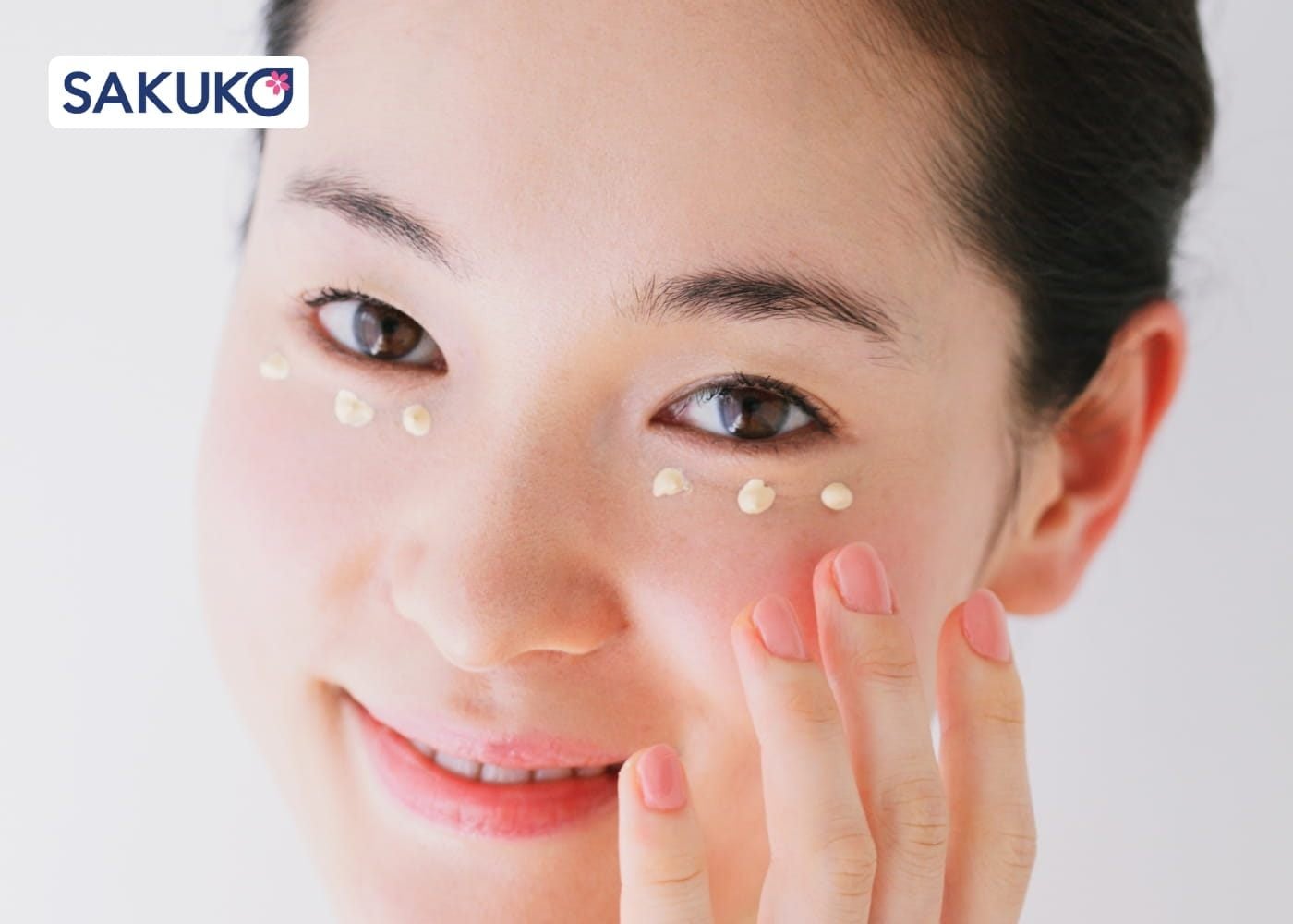 bước Skincare buổi sáng tối giản, hiệu quả cao cho chị em bận rộn kem mắt