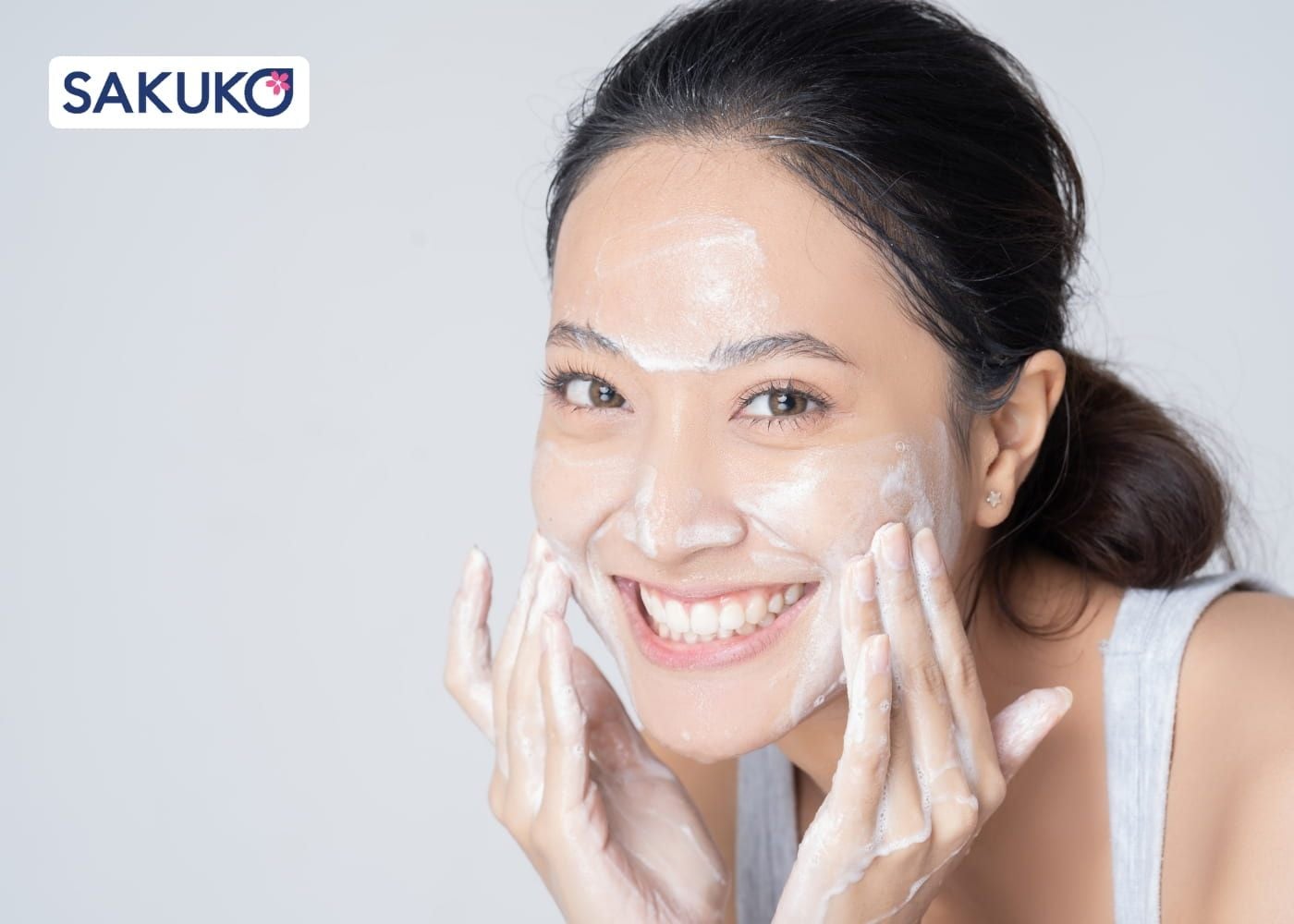 Chu trình skincare cho da mụn ẩn vào buổi tối Sữa rửa mặt chuyên dụng