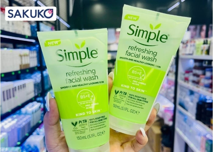 Simple Refreshing Facial Wash có kết cấu gel lành tính