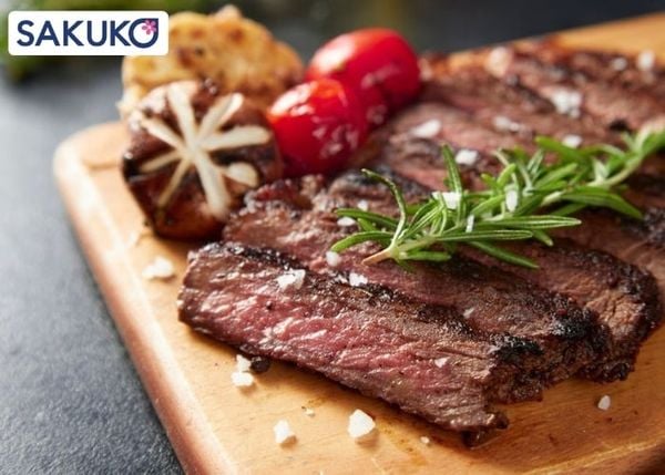 Thăn ngoại bò Sakura Beef chế biến steak tiện lợi