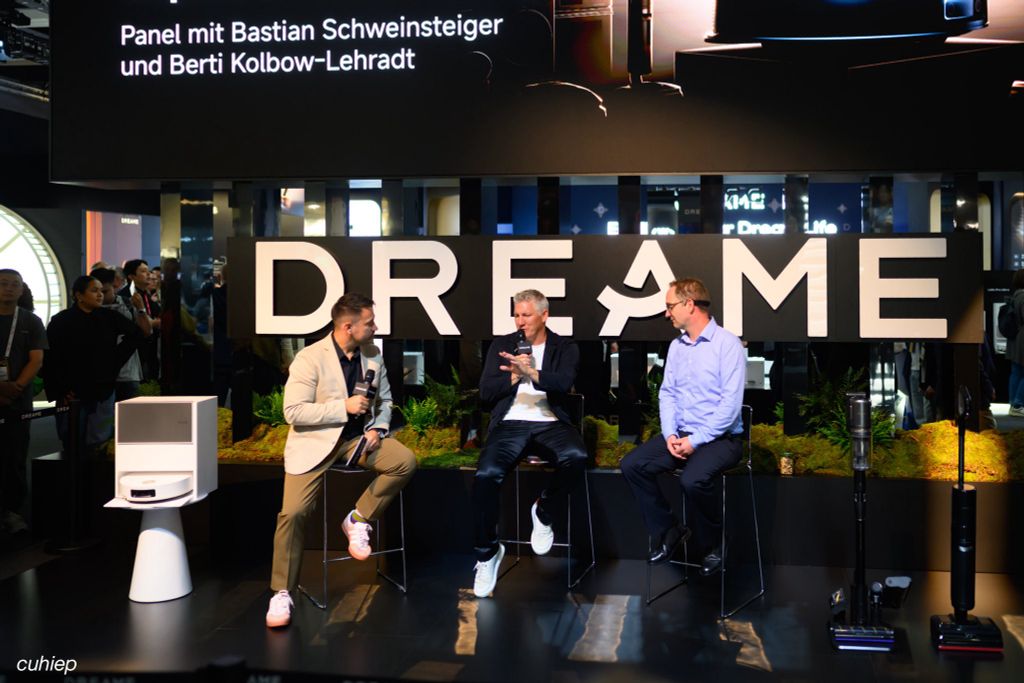Bastian Schweinsteiger chia sẻ tại gian hàng Dreame ở triển lãm IFA 2025