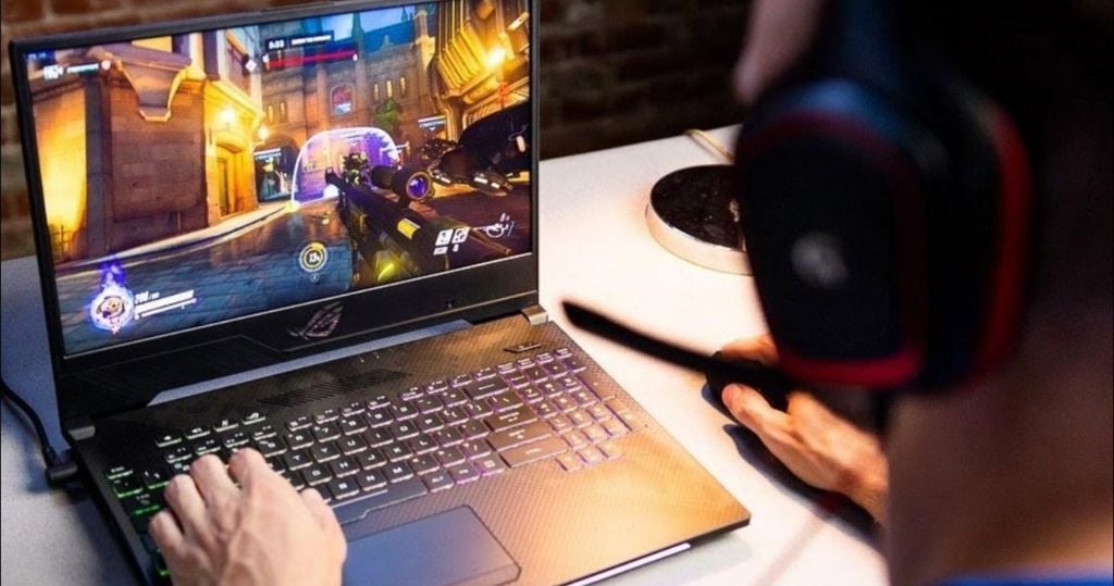 laptop gaming luôn cần nguồn điện ngoài