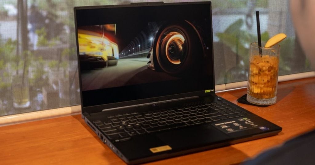 Asus TUF F16 FX607VU-RL045W chơi ARK