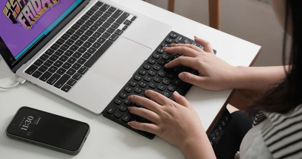 dùng bàn phím rời giúp kéo dài tuổi thọ laptop