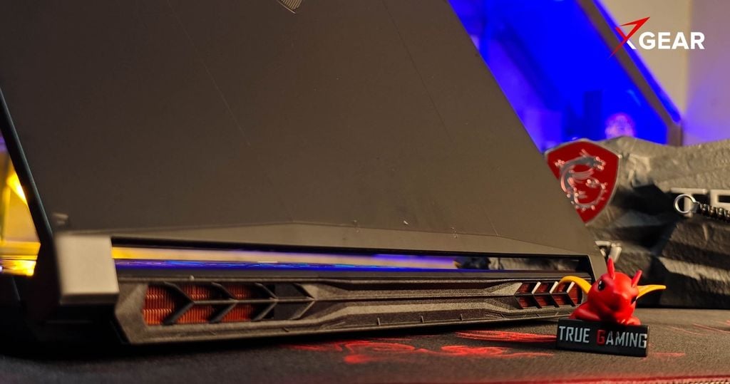 tản nhiệt được bố trí ở phía sau mặt lưng MSI Katana 15 HX B14W