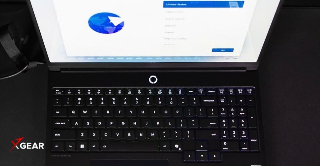 Laptop Gaming Lenovo Legion 5 15AHP11-83Q7001JVN có bàn phím số phụ bên phải