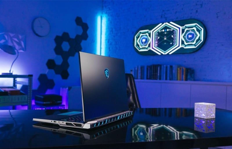 MSI Titan 18 HX A2WJ-1200VN màn hình 18 inch chip thế hệ mới