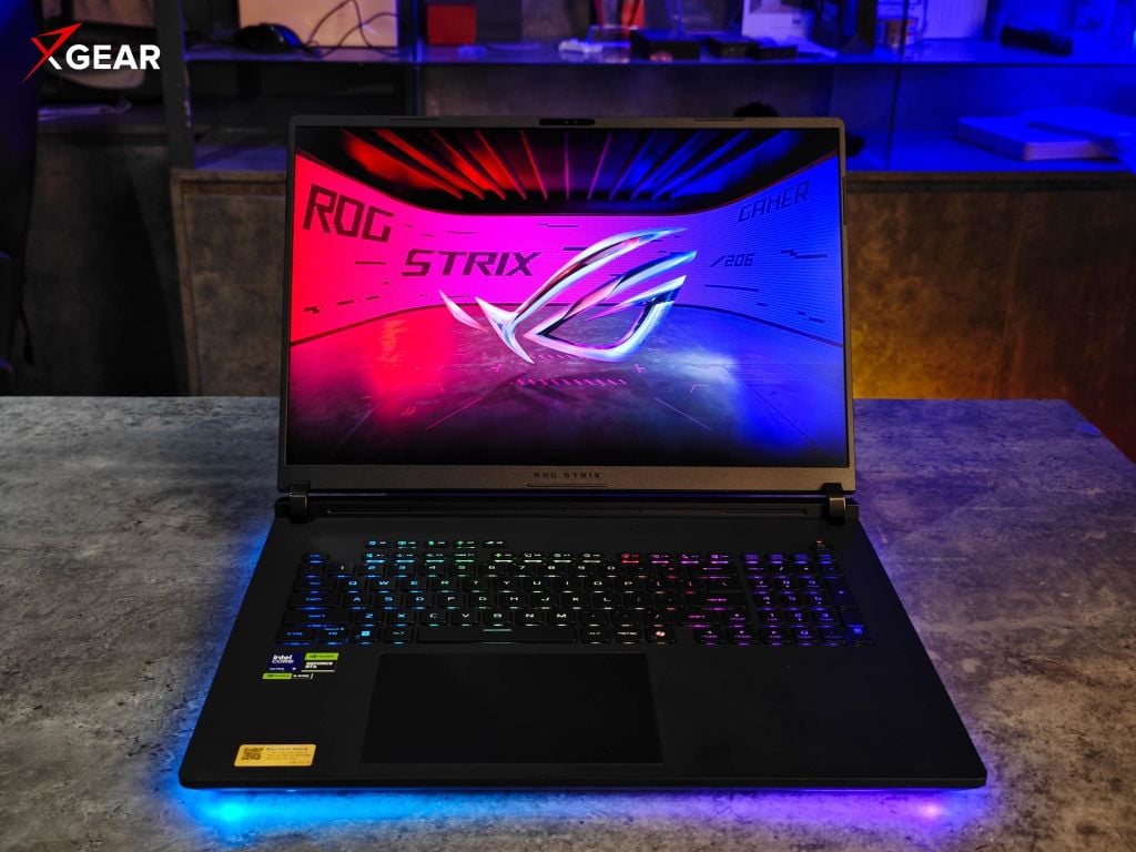 ROG Strix SCAR 18 G835LW-SA193W màn hình 18 inch