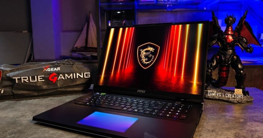 MSI Titan 18 HX AI A2XWJG 622VN có màn hình 18 inch