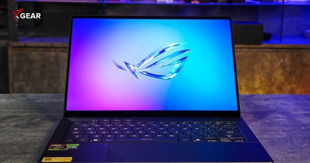 Asus ROG Zephyrus G14 GA403WR-QS156WS laptop có màn hình OLED