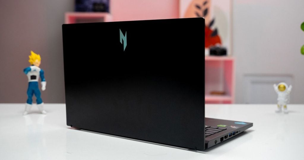 Acer Nitro V 15 ProPanel ANV15 41 R0Y4&nbsp;chơi đột kích