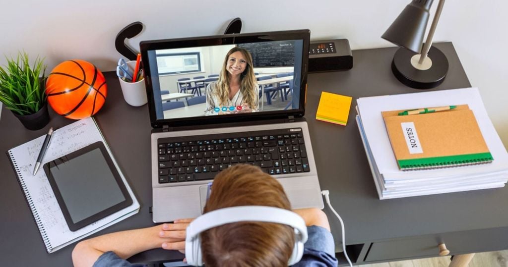 sinh viên nên mua laptop để sử dụng cho việc học