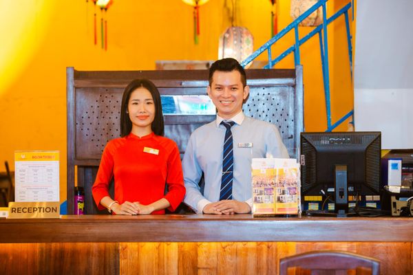 Nhân viên tận tâm - chuyên nghiệp