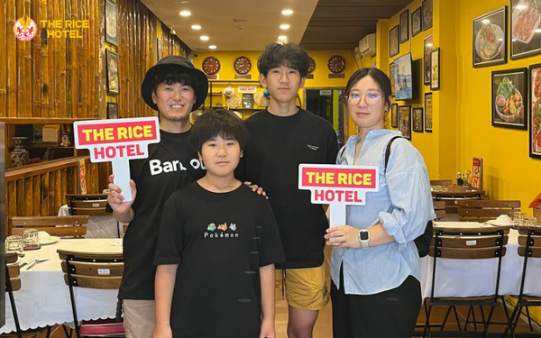 Cho dù quý khách đi nhóm đông thì khách sạn vẫn đáp ứng đủ phòng, không lo thiếu chỗ