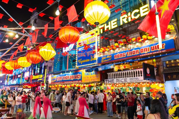 The Rice Hotel boasts a prime location, allowing guests quick access to popular attractions.