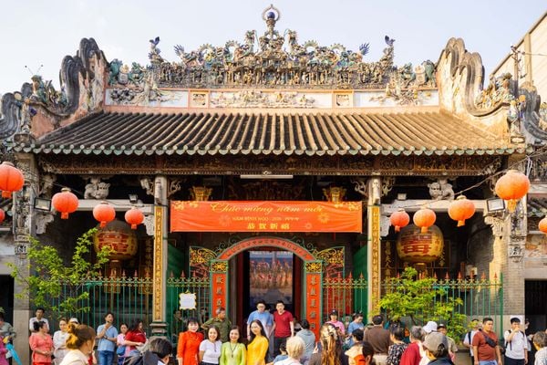 Bạn nên chọn khách sạn ở trung tâm thành phố để dễ dàng tham quan các điểm du lịch nổi tiếng