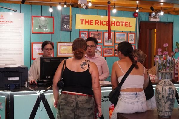 Nếu quý khách muốn du lịch thành phố nhưng không biết đi đâu thì liên hệ nhân viên để được tư vấn