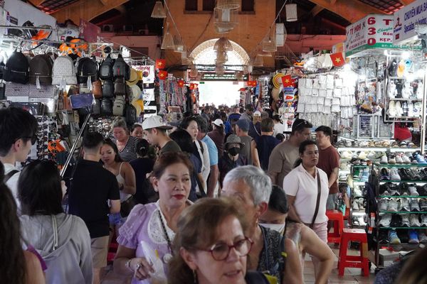 Thời trang tại chợ Bến Thành vô cùng đa dạng