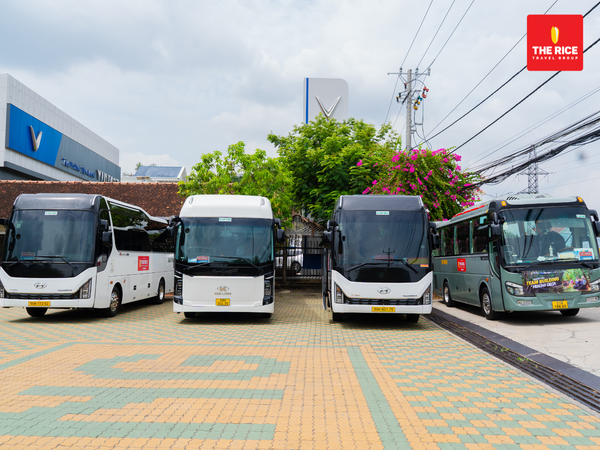 Chúng tôi phục vụ khách từ nhóm nhỏ đến cả nhóm đông hàng trăm người