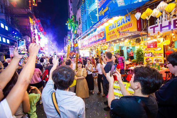 Lưu trú tại khách sạn The Rice - quý khách có thể tận hưởng bầu không khí náo nhiệt của thành phố mà không cần di chuyển xa xôi