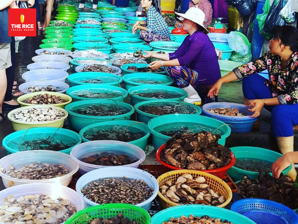 Chợ hải sản Cần Giờ - đa dạng tôm cá tươi rói