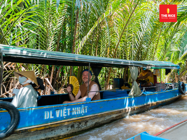 You will take a boat ride through four famous islets: Long, Lan, Qui, and Phung