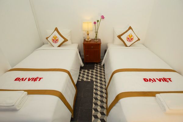 Saigon has many hotels of all sizes, but choosing one that is both centrally located and reasonably priced is not easy.