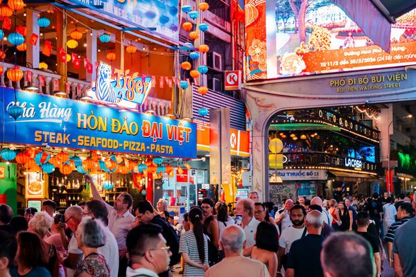 Bui Vien Street - a famous entertainment and dining spot in Saigon.