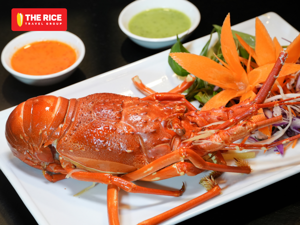 Dai Viet Restaurant is famous for its delicious, fresh seafood prepared in an attractive way.