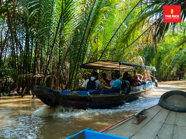 The one-day tour of the Mekong Delta - My Tho - Ben Tre is suitable for everyone from adults to children.