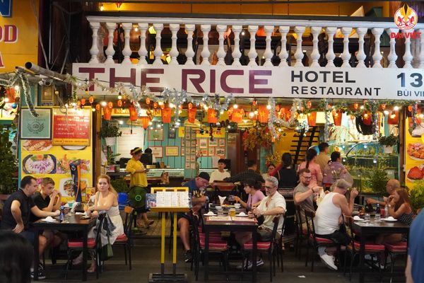 Khách sạn The Rice - nằm ở vị trí trung tâm thành phố, di chuyển thuận tiện