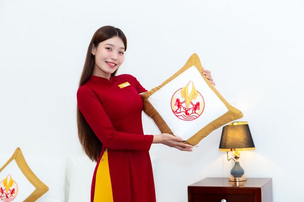 Nhân viên hỗ trợ khách hàng nhiệt tình