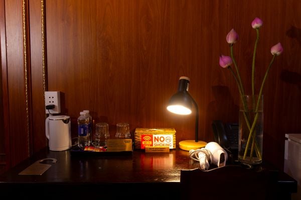 Khách sạn có cả không gian làm việc cho khách công tác