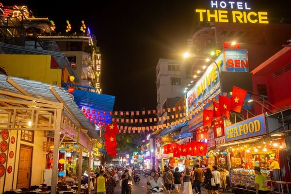 Quý khách đi du lịch nên ưu tiên khách sạn nằm ở trung tâm quận 1 để thuận tiện di chuyển