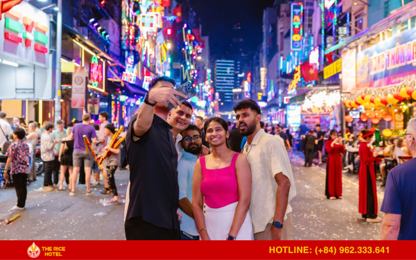 Choosing a hotel in Bui Vien allows travelers to easily explore the city without wasting time on transportation