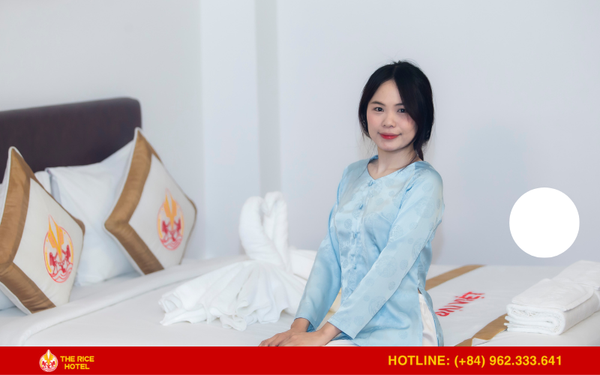 Nhân viên tại khách sạn The Rice được đông đảo khách hàng ưa thích vì thái độ làm việc chuyên nghiệp