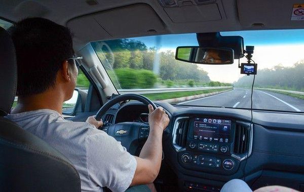 Nếu quý khách đi nhóm đông thì nên thuê Taxi cho tiện lợi