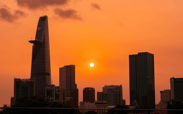 Hoàng hôn tại thành phố vô cùng rực rỡ
