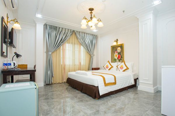 The Rice Hotel - prime location