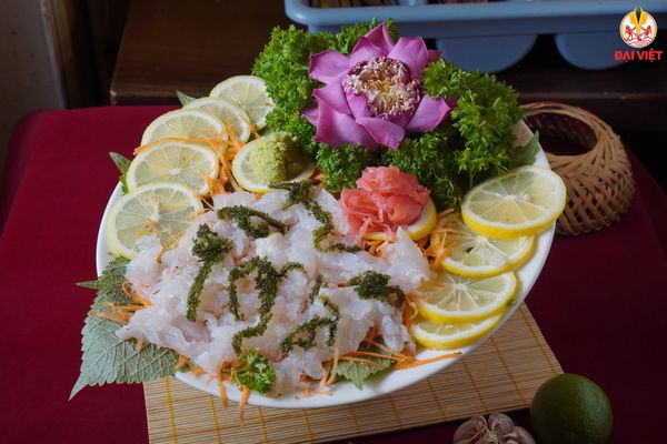 Food lovers will undoubtedly be delighted to visit this place because of the wide variety of dishes available.